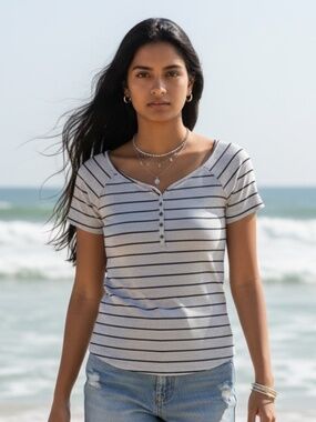 🤩 Guilty striped t-shirt Medium NWOT